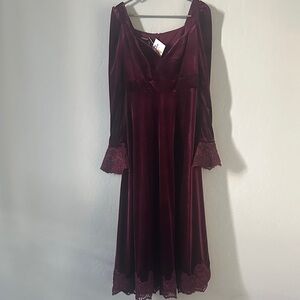 Chiclody Burgundy Velvet Dress